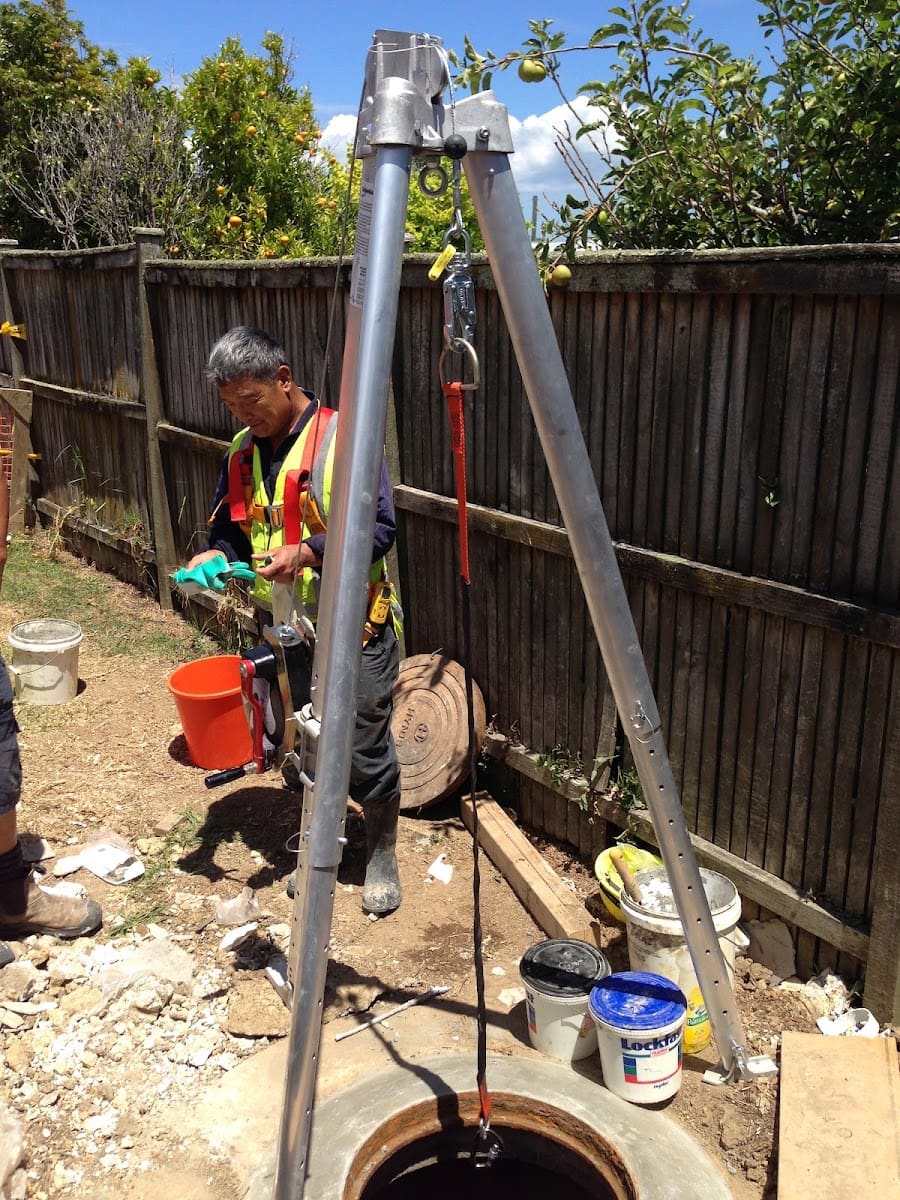 Auckland Plumber Drainlayer team at work